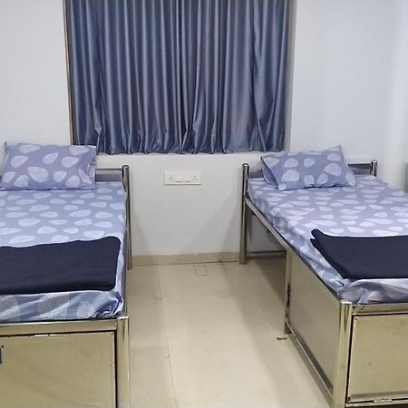 Shiv Sai Dormitory Vadodara Esterno foto