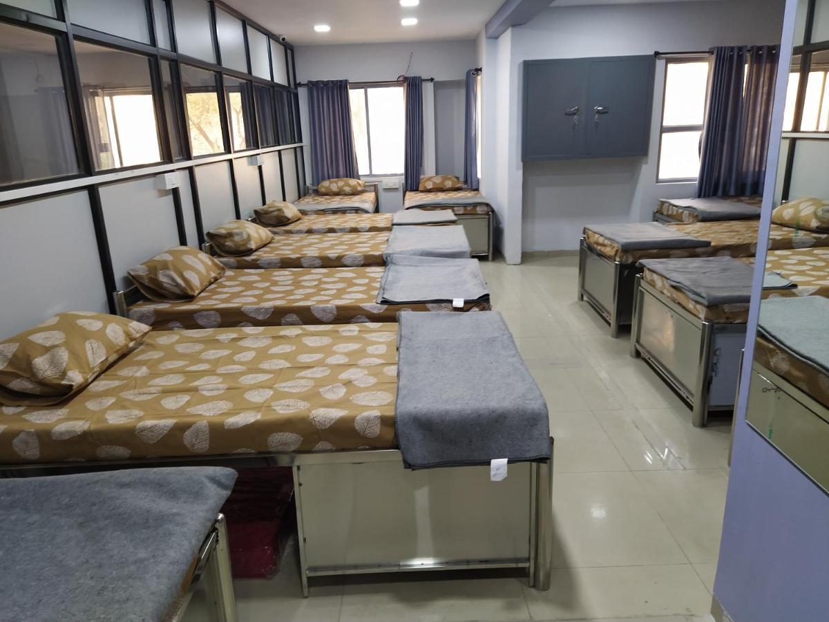 Shiv Sai Dormitory Vadodara Esterno foto