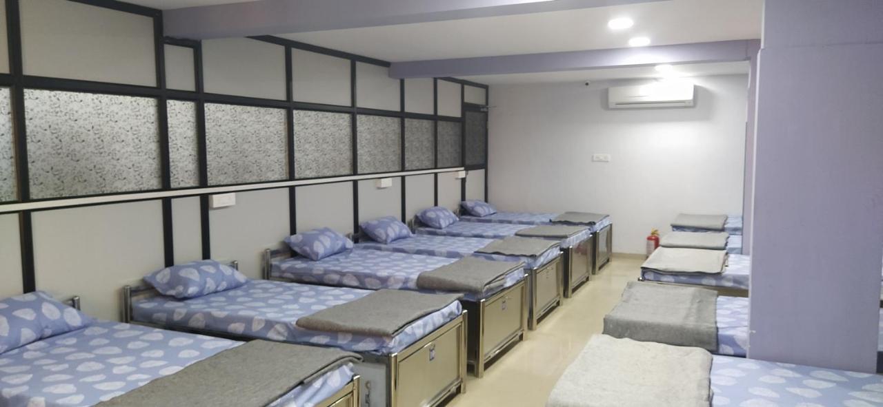 Shiv Sai Dormitory Vadodara Esterno foto